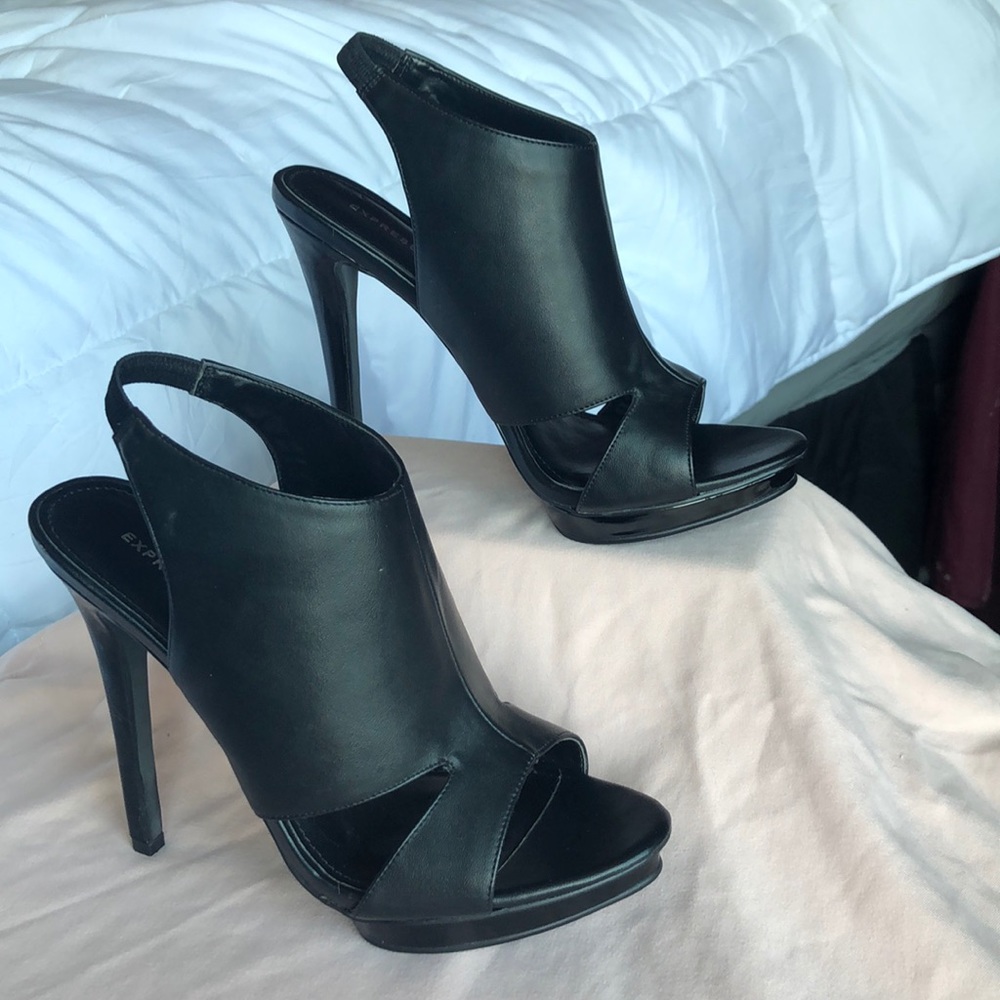 Express Cut our Bootie 🔥🔥🔥 - Picture 2 of 8